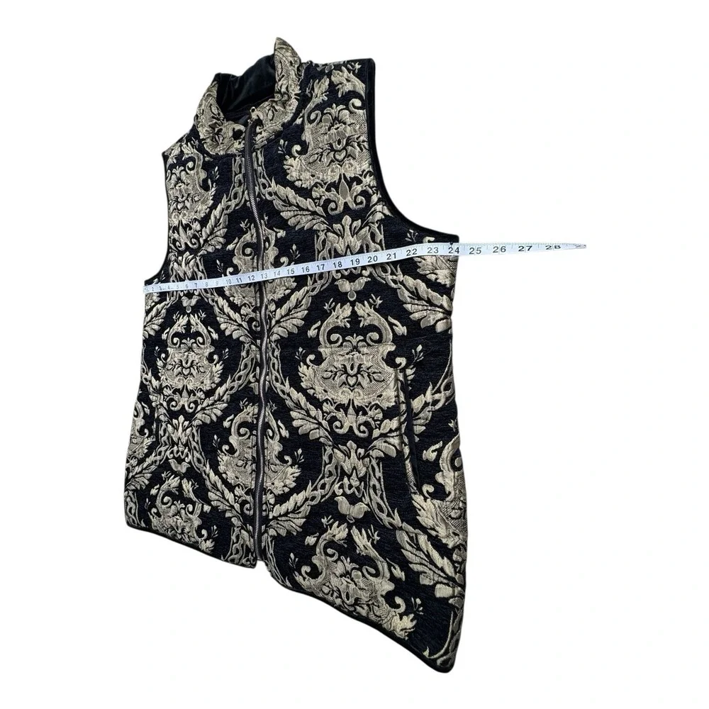 Reversible Baroque Tapestry Puffer Vest Black Gold —‎ Fits Like Large Unbranded